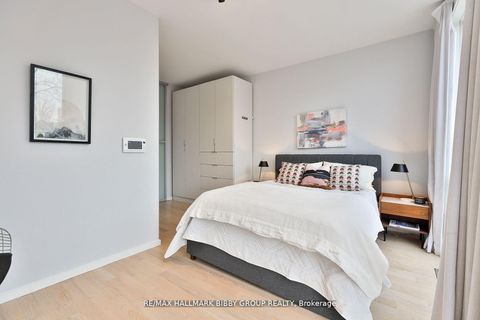 Photo 14 at 4 - 126 Spadina Road, Annex, Toronto
