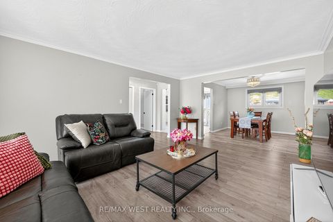 Photo 6 at 54 Barker Avenue, Beaumonde Heights, Toronto