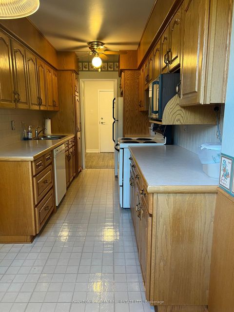 Photo 4 at 311 - 40 Baif Boulevard, North Richvale, Richmond Hill