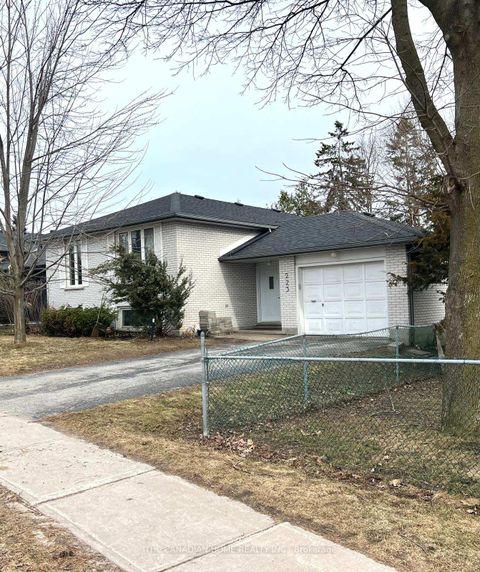 Photo 1 at 223 Rose Street, Wellington, Barrie Photo 1 at 223 Rose Street, Wellington, Barrie