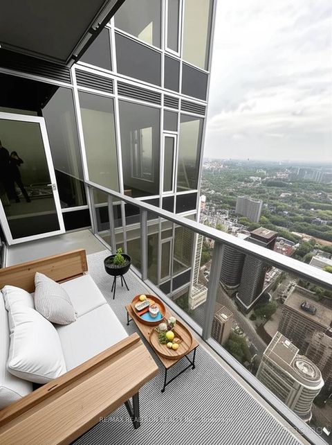 Photo 10 at 5804 - 11 Yorkville Avenue, Annex, Toronto