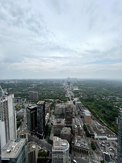 Photo 11 at 5804 - 11 Yorkville Avenue, Annex, Toronto