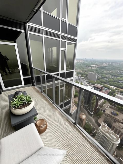 Photo 21 at 5804 - 11 Yorkville Avenue, Annex, Toronto