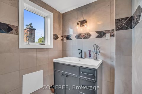 Photo 17 at 759 Eglinton Avenue E, Leaside, Toronto