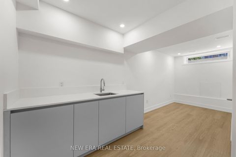 Photo 29 at 113 Bellwoods Avenue, Bellwoods, Toronto