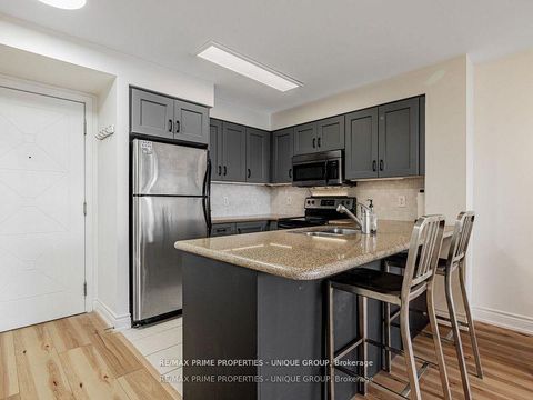 Photo 3 at 709 - 18 Harding Boulevard, Harding, Richmond Hill