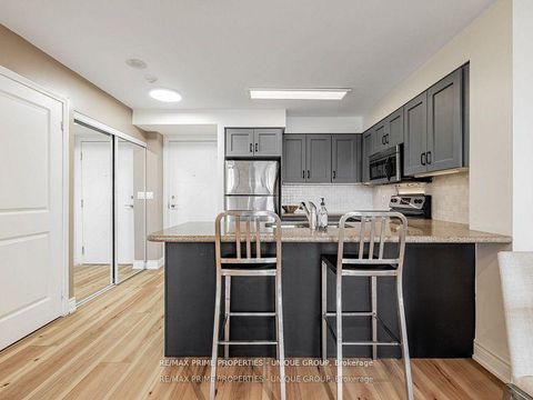 Photo 4 at 709 - 18 Harding Boulevard, Harding, Richmond Hill