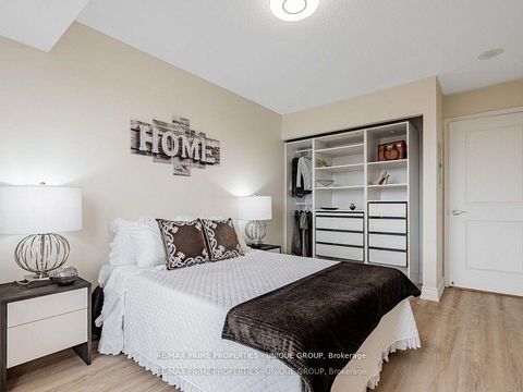 Photo 11 at 709 - 18 Harding Boulevard, Harding, Richmond Hill