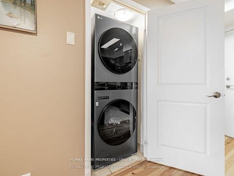 Photo 15 at 709 - 18 Harding Boulevard, Harding, Richmond Hill