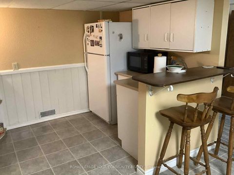 Photo 11 at 28 Indian Arrow Road, North Shore, Barrie