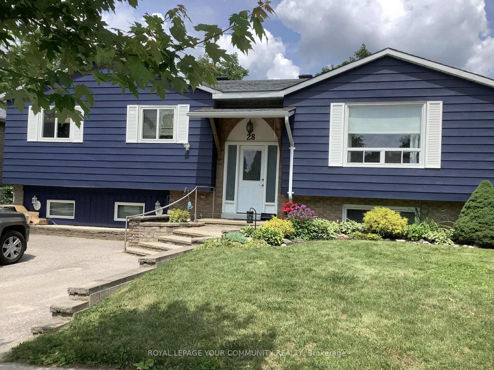 28 Indian Arrow Road, North Shore, Barrie photo number 2 28 Indian Arrow Road, North Shore, Barrie photo number 2