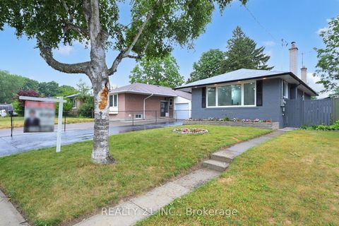Photo 2 at 7 Stoney Creek Drive, West Hill, Toronto