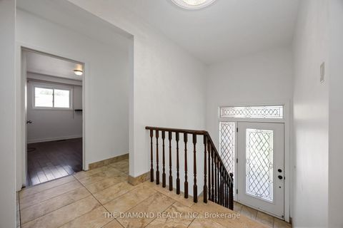 Photo 3 at 14 Hentob Court, Beaumonde Heights, Toronto Photo 3 at 14 Hentob Court, Beaumonde Heights, Toronto
