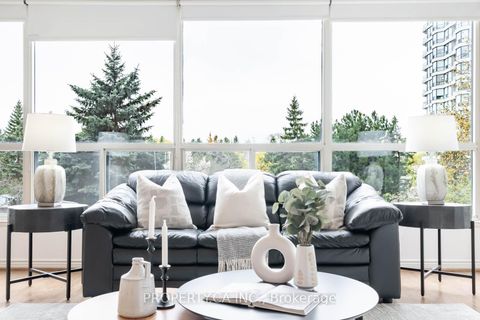 Photo 3 at 301 - 7300 Yonge Street, Yorkhill, Vaughan