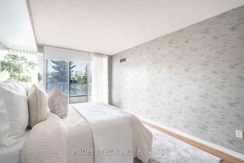 Photo 11 at 301 - 7300 Yonge Street, Yorkhill, Vaughan