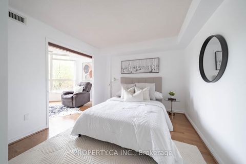 Photo 13 at 301 - 7300 Yonge Street, Yorkhill, Vaughan