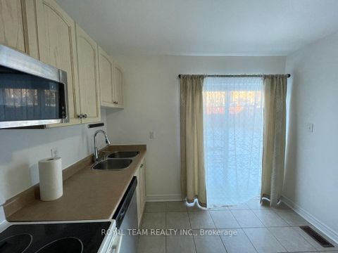 Photo 22 at 66 Canyon Gate Crescent, Rural Vaughan, Vaughan
