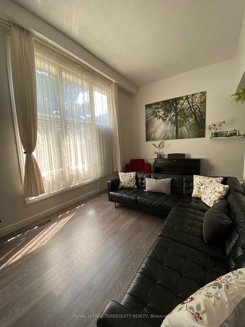 Photo 11 at 8 - 431 Mill Road, West Deane, Toronto