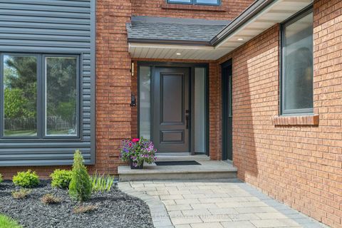 Photo 4 at 1379 Golden Meadow Trail, FA Falgarwood, Oakville