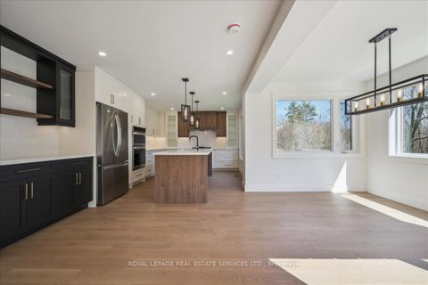 Photo 9 at 1379 Golden Meadow Trail, FA Falgarwood, Oakville