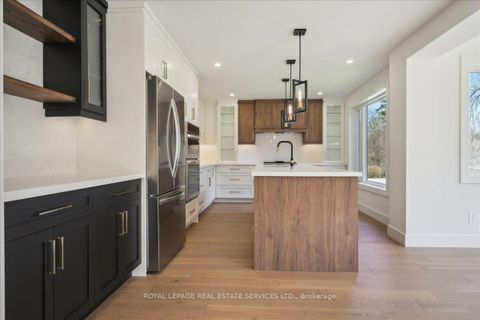 Photo 11 at 1379 Golden Meadow Trail, FA Falgarwood, Oakville