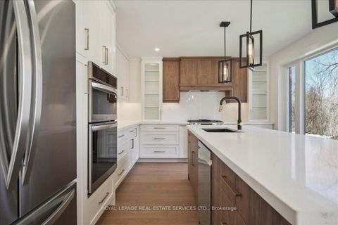 Photo 12 at 1379 Golden Meadow Trail, FA Falgarwood, Oakville