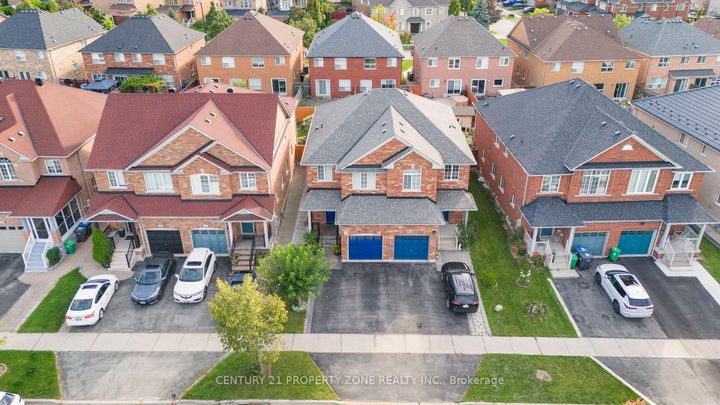 Photo 2 at 6496 RALLYMASTER Heights, Meadowvale Village, Mississauga
