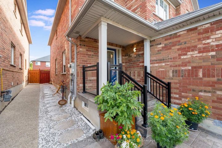 Photo 3 at 6496 RALLYMASTER Heights, Meadowvale Village, Mississauga