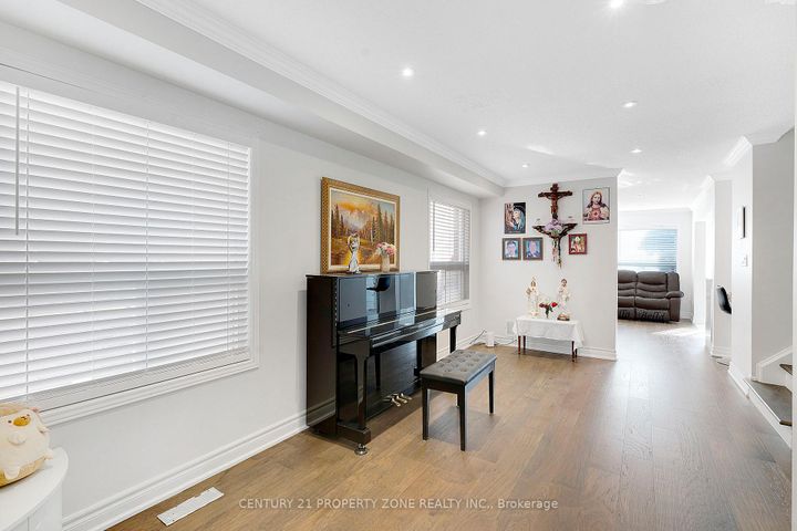 Photo 7 at 6496 RALLYMASTER Heights, Meadowvale Village, Mississauga