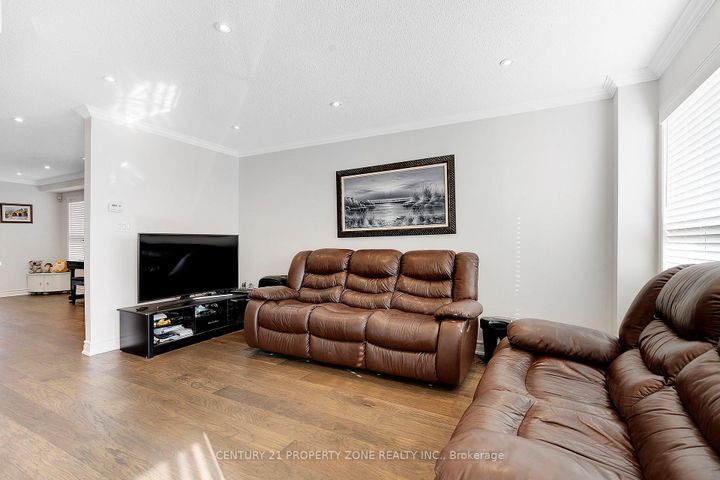 Photo 9 at 6496 RALLYMASTER Heights, Meadowvale Village, Mississauga