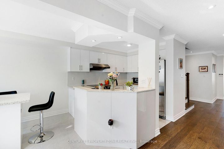 Photo 10 at 6496 RALLYMASTER Heights, Meadowvale Village, Mississauga