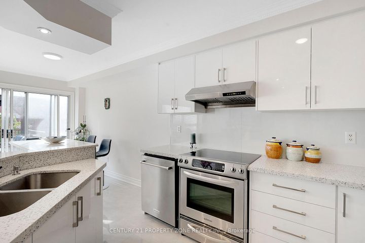 Photo 11 at 6496 RALLYMASTER Heights, Meadowvale Village, Mississauga