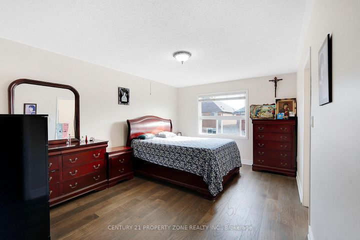 Photo 18 at 6496 RALLYMASTER Heights, Meadowvale Village, Mississauga