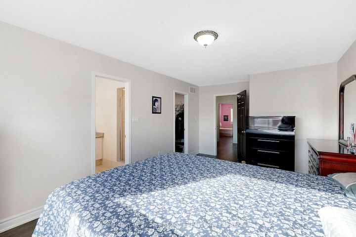 Photo 19 at 6496 RALLYMASTER Heights, Meadowvale Village, Mississauga