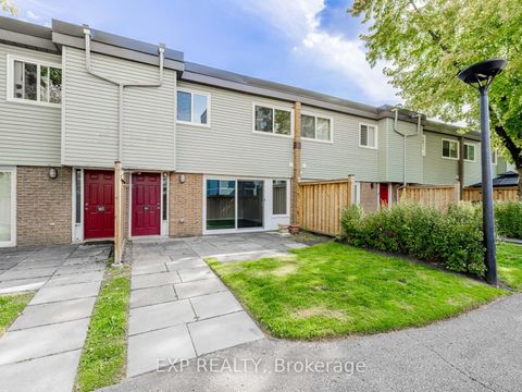Photo 1 at 161 Milestone Crescent, Aurora Village, Aurora