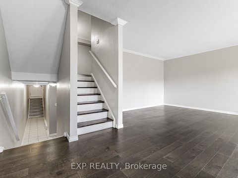 Photo 4 at 161 Milestone Crescent, Aurora Village, Aurora