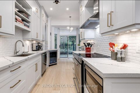 Photo 12 at 105 - 2 Aberfoyle Crescent, City Centre West, Toronto