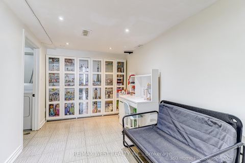 Photo 3 at 10 - 21 Trailridge Crescent, Morningside, Toronto