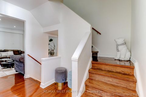 Photo 5 at 10 - 21 Trailridge Crescent, Morningside, Toronto