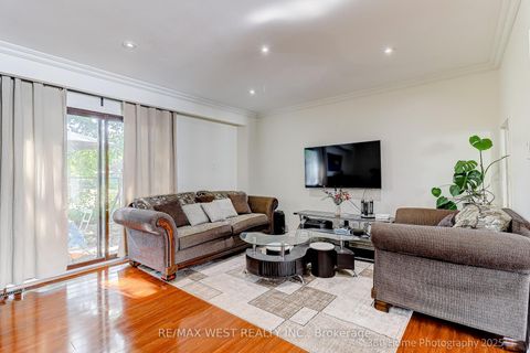 Photo 7 at 10 - 21 Trailridge Crescent, Morningside, Toronto