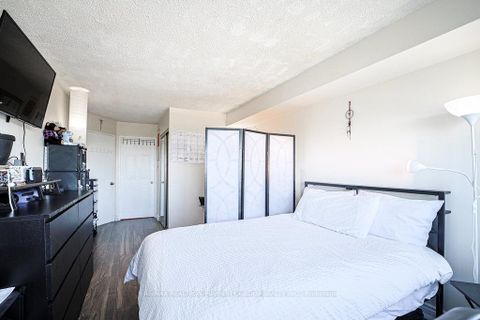 Photo 13 at 1621 - 3 Greystone Walk Drive, Kennedy Park, Toronto