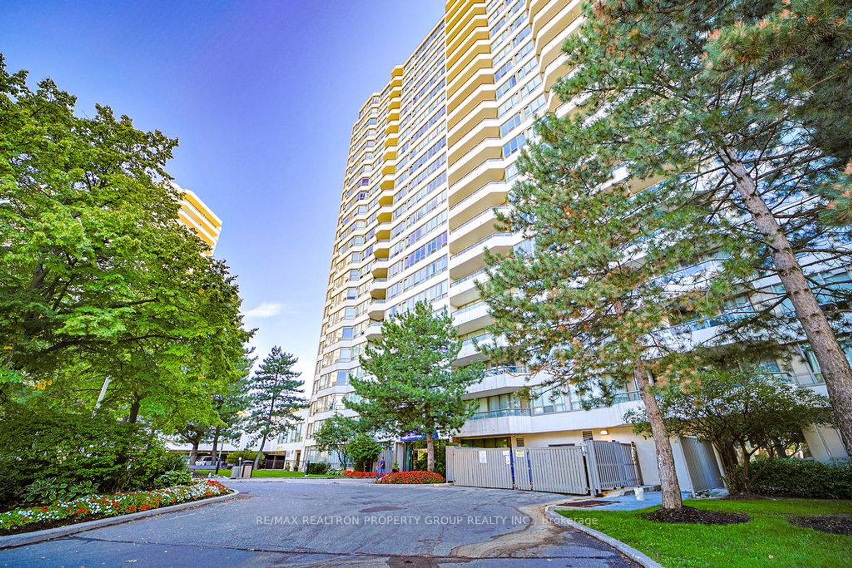 1621 - 3 Greystone Walk Drive, Kennedy Park, Toronto 
