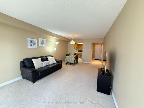 Photo 3 at 628 - 1091 Kingston Road, Cliffside, Toronto