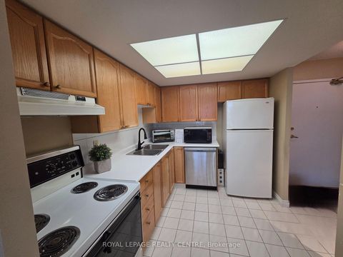 Photo 5 at 628 - 1091 Kingston Road, Cliffside, Toronto