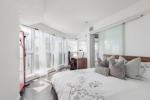 Photo 15 at 1408 - 386 Yonge Street, Bay Street Corridor, Toronto