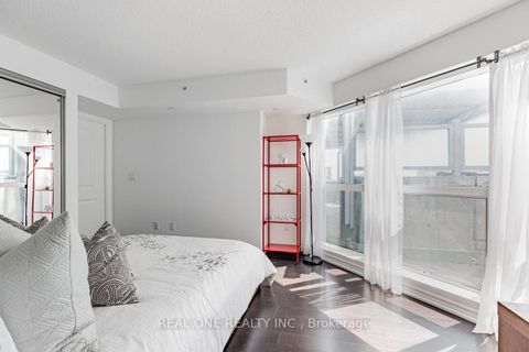 Photo 16 at 1408 - 386 Yonge Street, Bay Street Corridor, Toronto