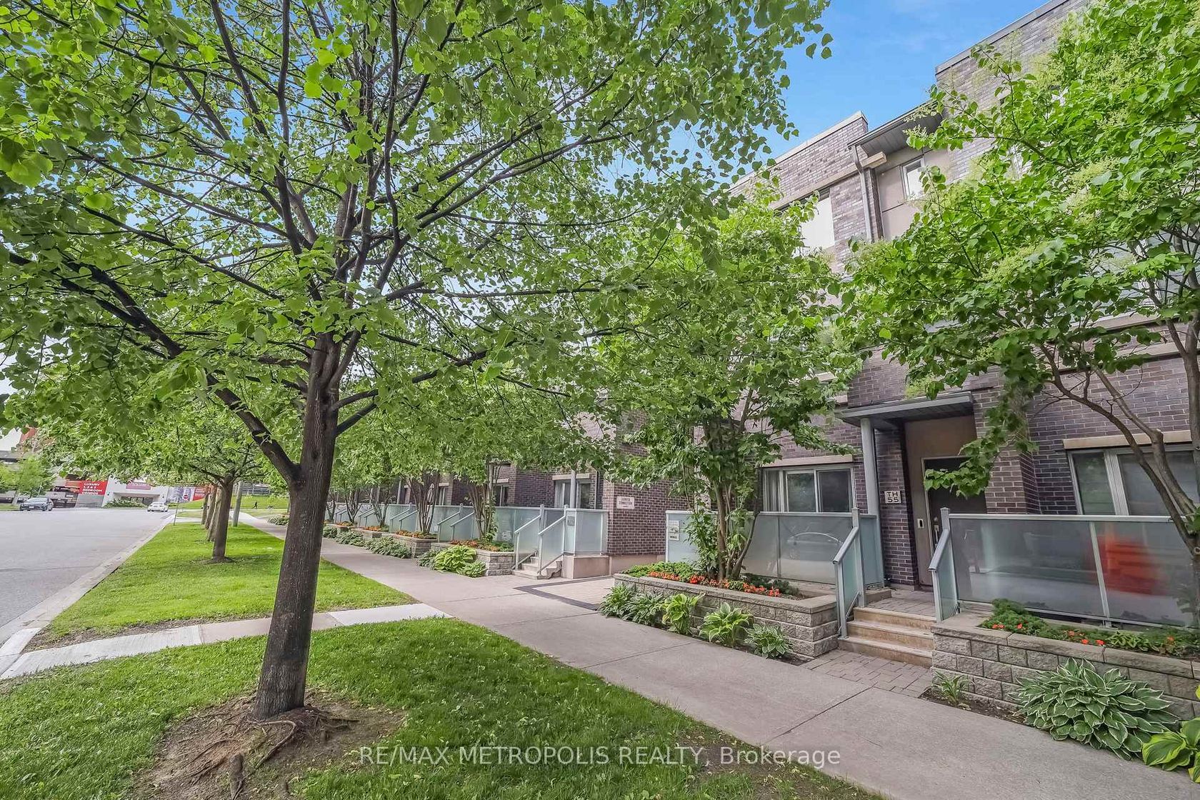 TH55 - 295 Village Green Square, Malvern West, Toronto 