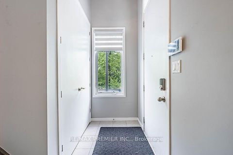 Photo 2 at 77 Sydney Circle, Vellore Village, Vaughan