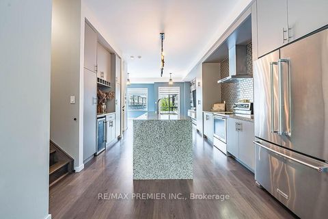 Photo 8 at 77 Sydney Circle, Vellore Village, Vaughan