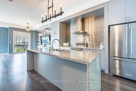 Photo 9 at 77 Sydney Circle, Vellore Village, Vaughan